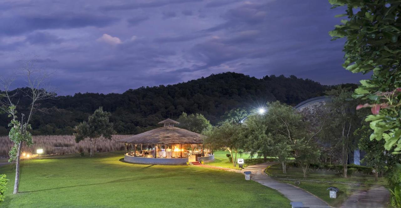 Club Mahindra Corbett Hotel Dhikuli Buitenkant foto