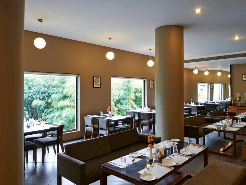 Club Mahindra Corbett Hotel Dhikuli Buitenkant foto